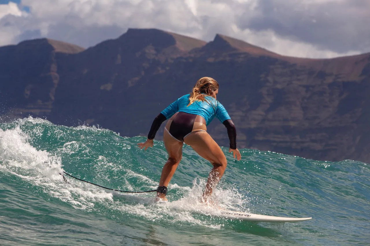 Momo Surf School